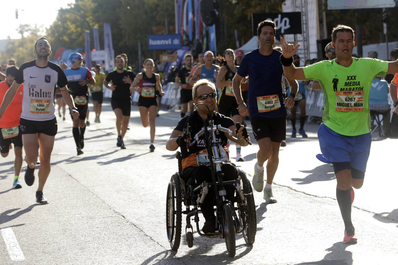 Fotos: Así ha sido la llegada de los héroes a la meta del Medio Maratón de Valencia 2021