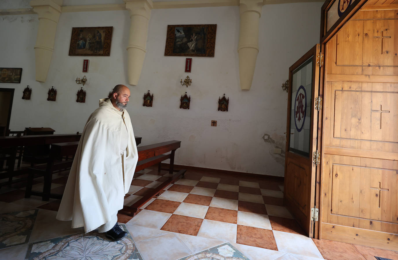 En el yermo de Herrera viven monjes de clausura dedicados a la oración. Para entrar en la comunidad hay que pasar una prueba que dura seis años