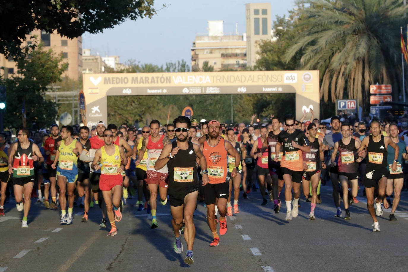 Fotos: Medio Maratón de Valencia 2021: búscate en la salida