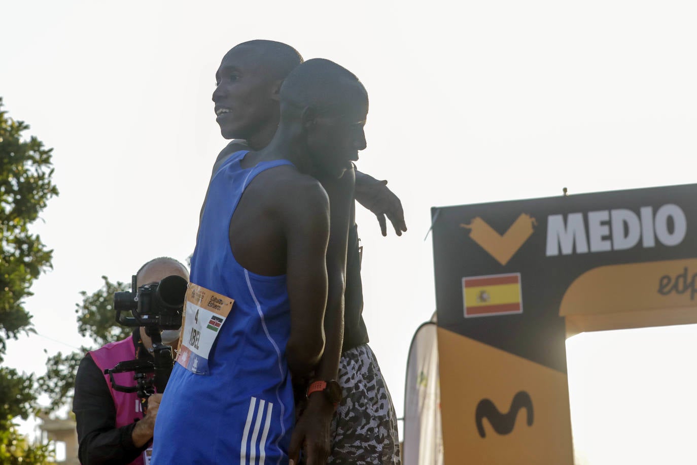 La etíope Gidey vuela por el circuito valenciano y la ciudad se sitúa de nuevo en el escaparate internacional del deporte popular.