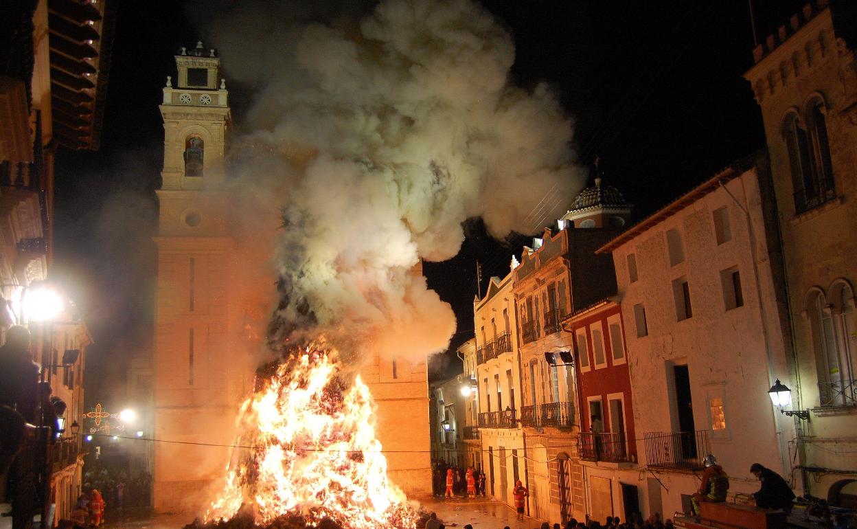 Por segundo año consecutivo no podrá verse la Foguera de Sant Antoni en la Plaza Mayor de Canals. 