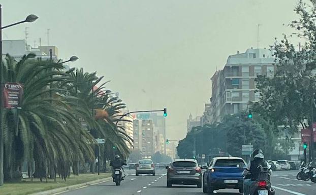 El humo, visible en Valencia. 