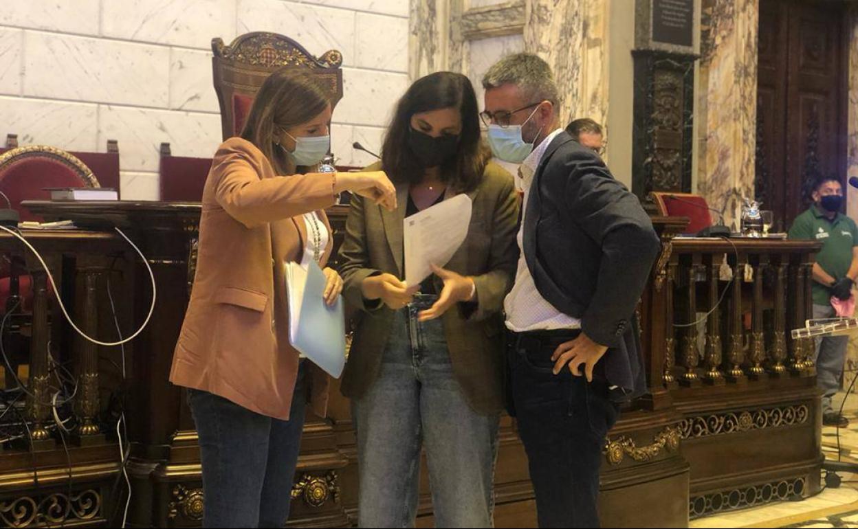 Catalá, Gómez y Fuset, esta mañana durante la negociación del acuerdo. 