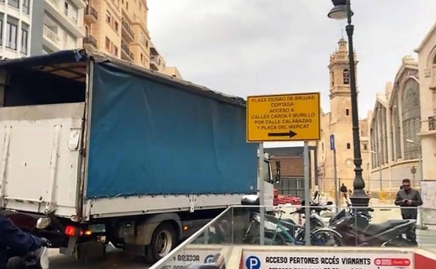 El Mercado Central critica la «aberración» de la gestión de tráfico del Ayuntamiento de Valencia