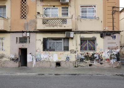 Imagen secundaria 1 - Droga en Valencia | Malvarrosa: «Aquí tenemos la droga por todas partes»