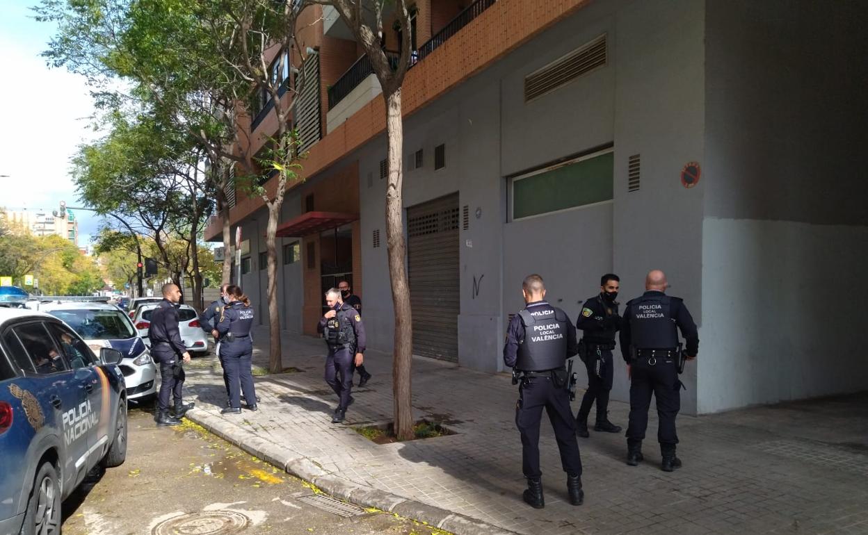 Los ocho policías que acudieron a la calle Casa de la Misericordia. 