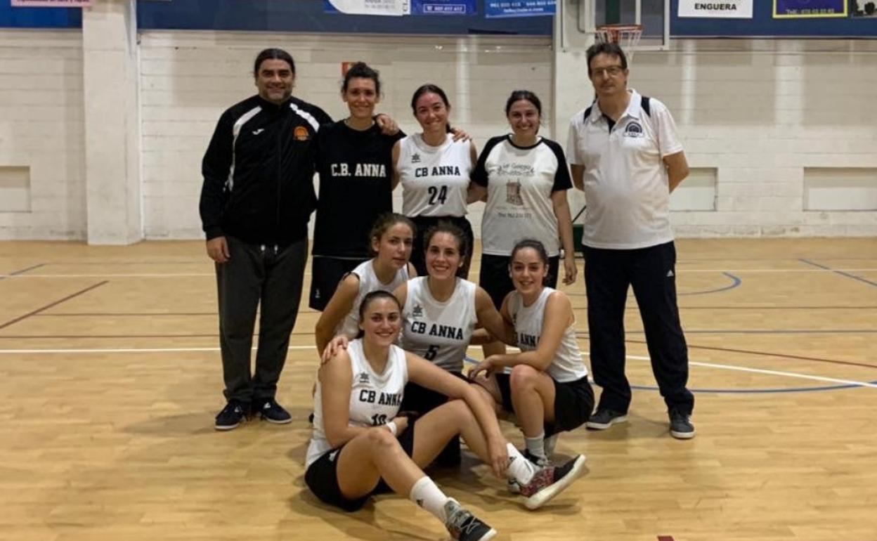 El equipo femenino del CB Anna tras ganar frente al Guadassuar. 