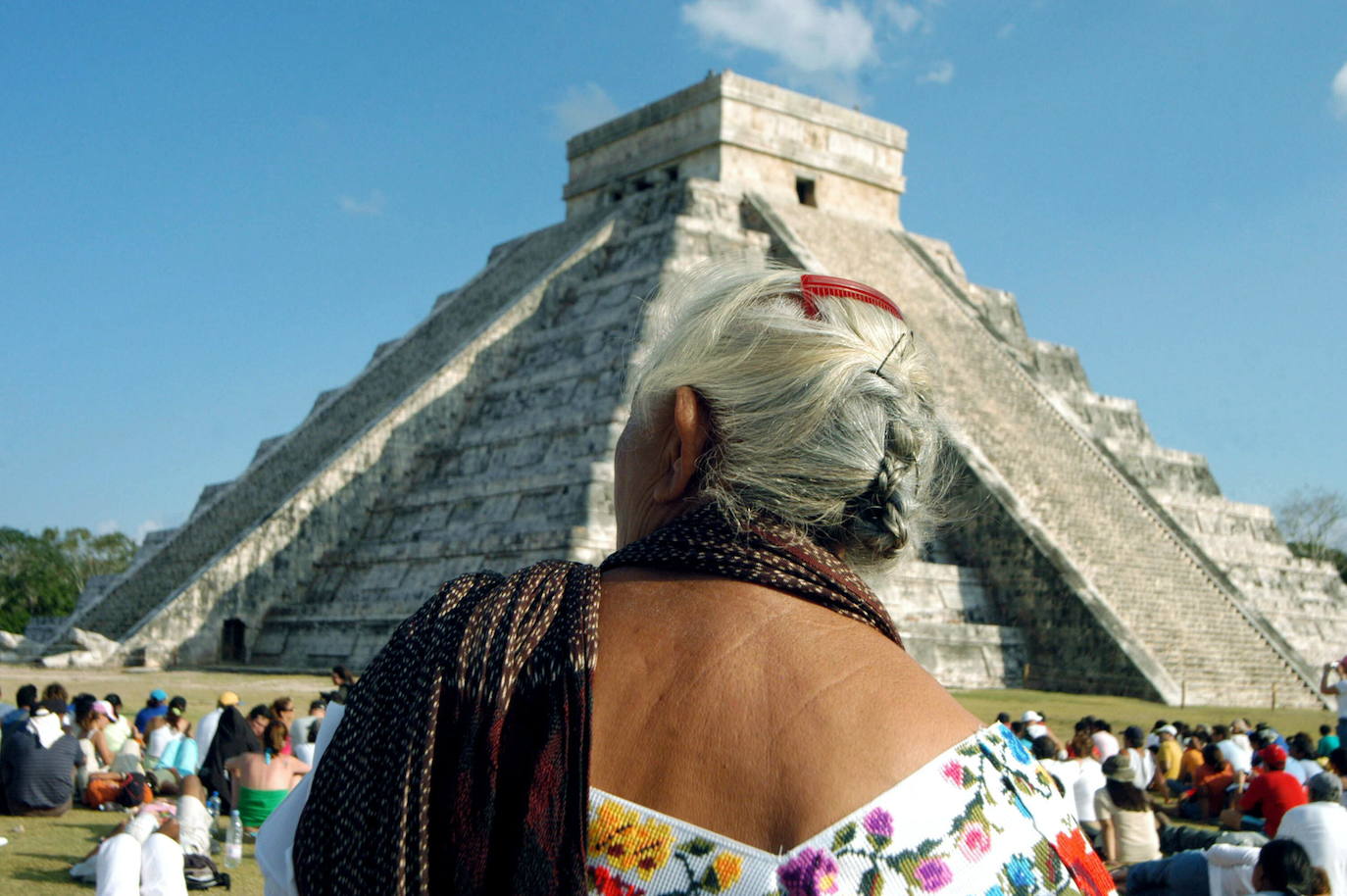 3.- MÉRIDA (MÉXICO) | El Estado mexicano de Yucatán no solo ofrece playas y ruinas mayas. El mejor lugar para comprobarlo es Mérida, la Ciudad Blanca, fundada por los españoles hace casi 500 años. Con un aire colonial sosegado y poco menos de un millón de habitantes, su centro histórico, que se puede recorrer a pie, está lleno de galerías de arte, modernas cantinas, restaurantes innovadores y un montón de museos y eventos en directo, que configuran una atmósfera amable y atractiva.