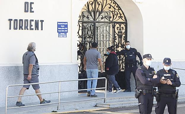 «Mi cuñado no llevaba armas, sacaron la pistola y lo tirotearon a él y a su hijo»