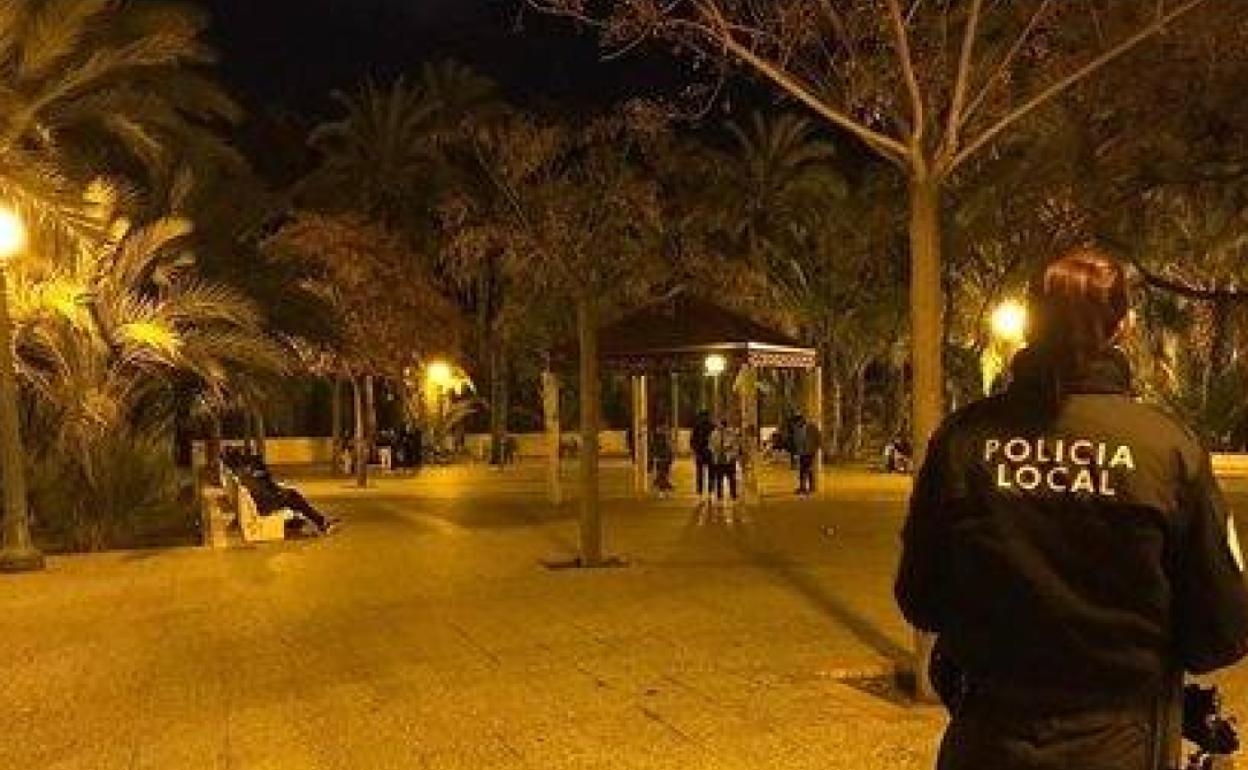 Elche | Denuncia haber sido agredido y acaba detenido por tocamientos a una mujer