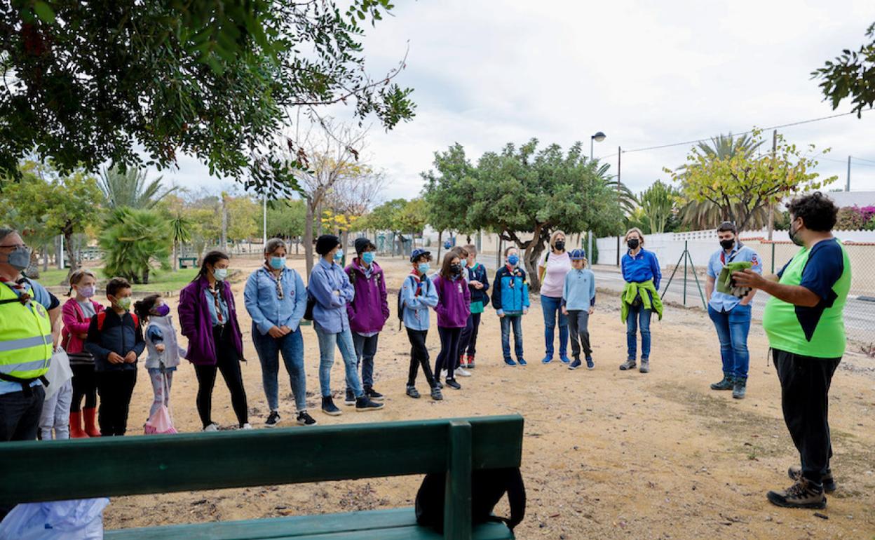 Imagen de algunos de los participantes en la jornada de limpieza