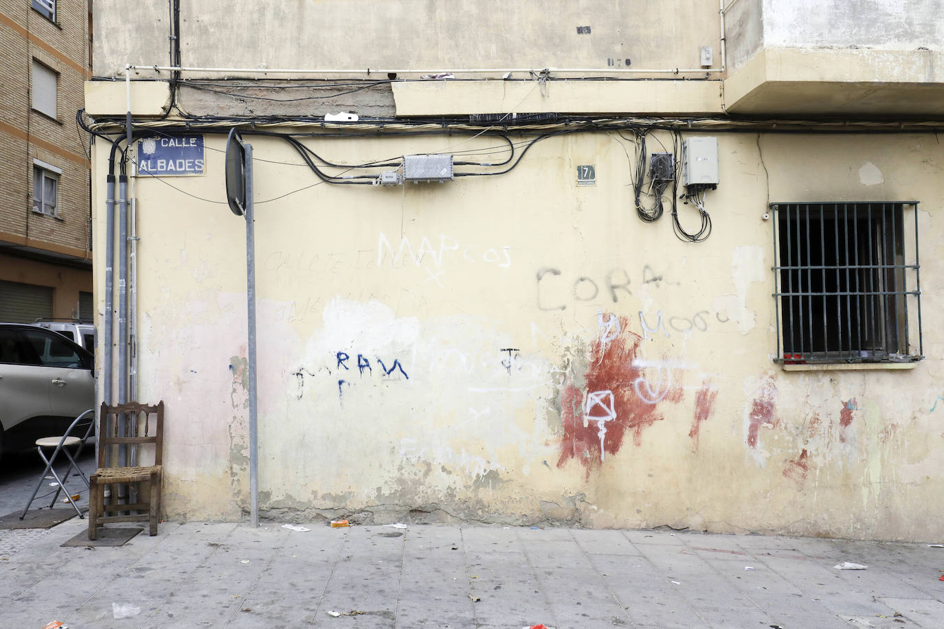 El barrio del Xenillet de Torrent es el lugar donde residen las familias enfrentadas por el crimen del cementerio del día de Todos los Santos, los 'Marco' y los 'Bocanegra'. Los vecinos apenas pisan la calle por temor a más reyertas tras el tiroteo, que se zanjó con dos muertos y un herido.