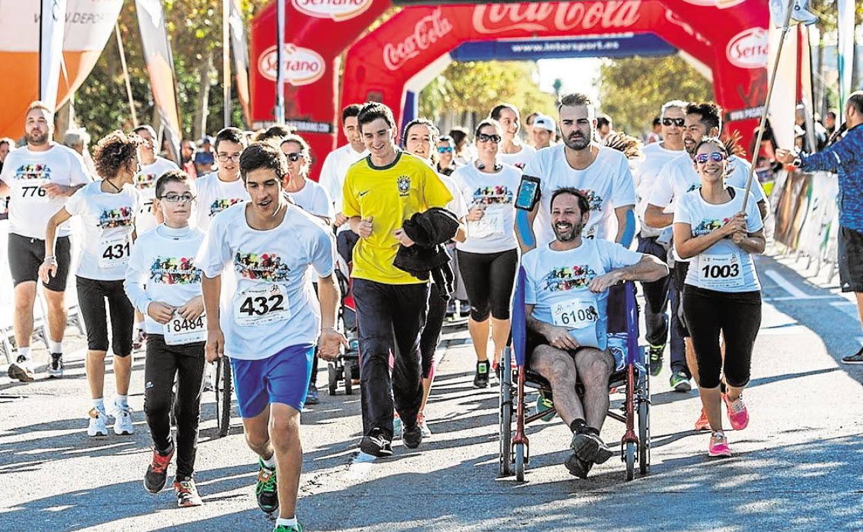 Participantes en la carrera por la discapacidad.