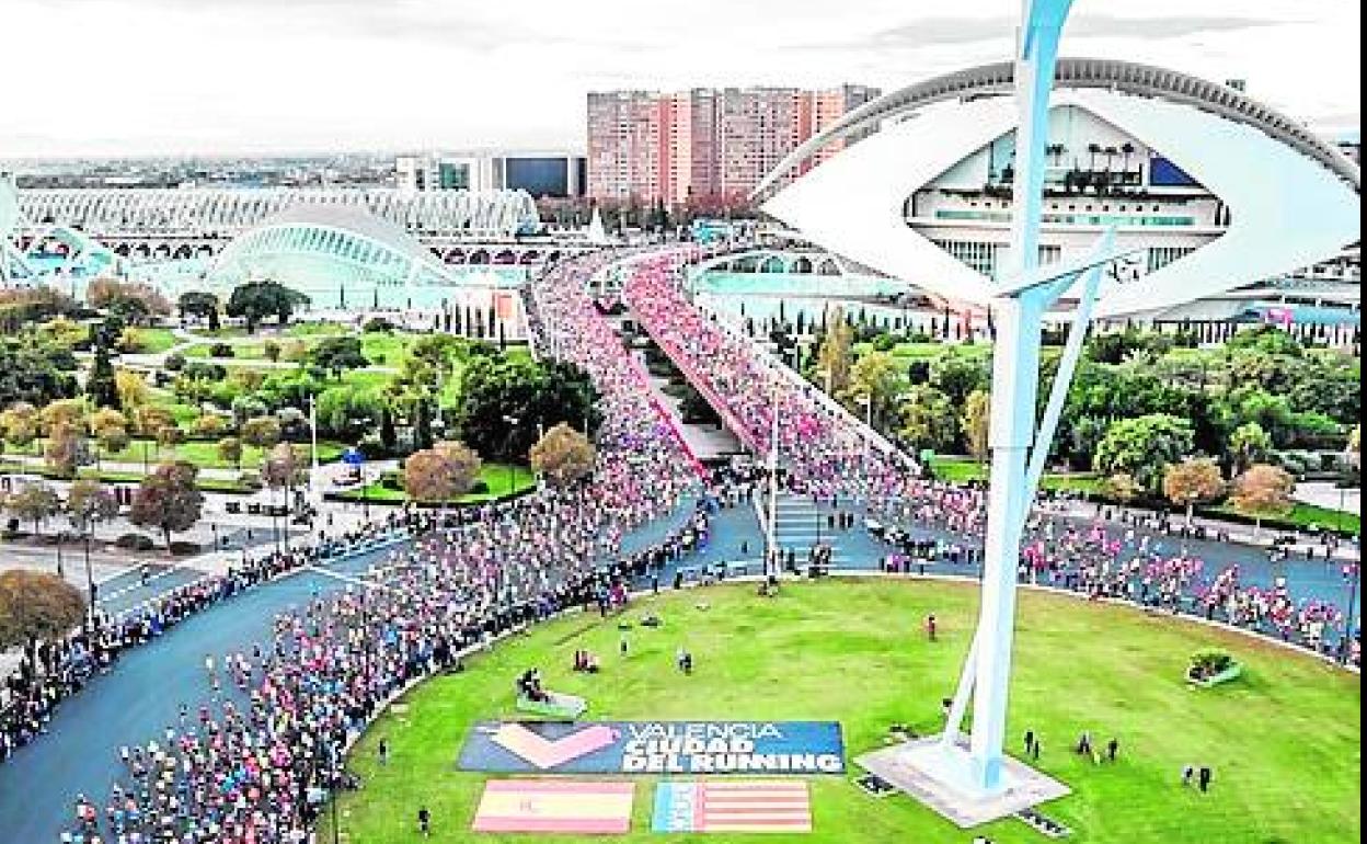 El latido del maratón vuelve junto a los atletas populares
