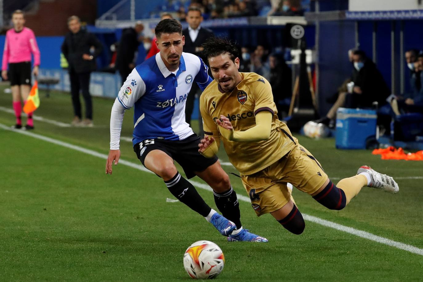 Fotos: Las mejores imágenes del Deportivo Alavés-Levante UD