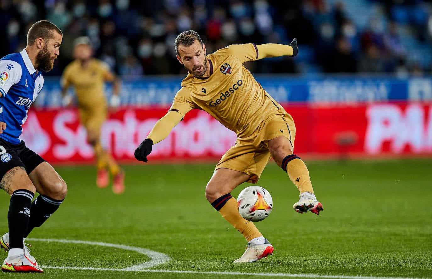 Fotos: Las mejores imágenes del Deportivo Alavés-Levante UD