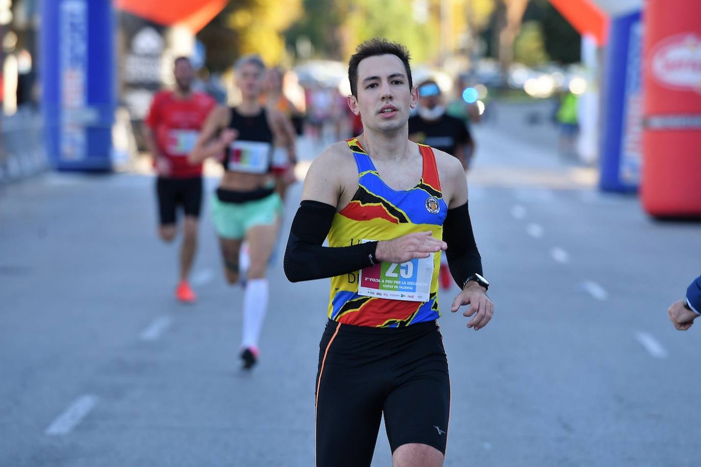 En la Volta a Peu por la Discapacidad ha habido una marcha a pie y otra corriendo y actividades especiales al acabar las pruebas, que se han desarrollado en un circuito de 4,5 kilómetros 