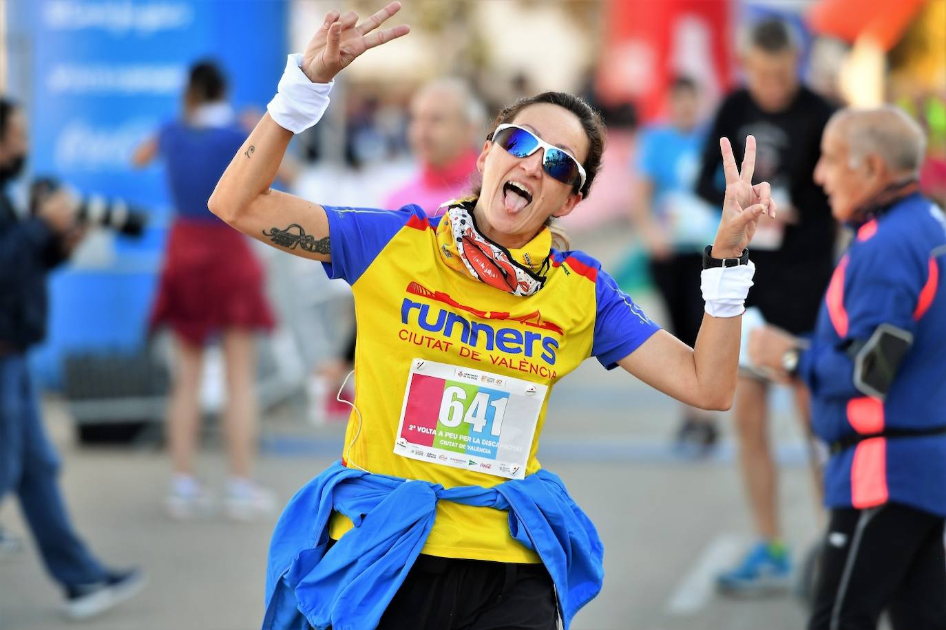 En la Volta a Peu por la Discapacidad ha habido una marcha a pie y otra corriendo y actividades especiales al acabar las pruebas, que se han desarrollado en un circuito de 4,5 kilómetros 