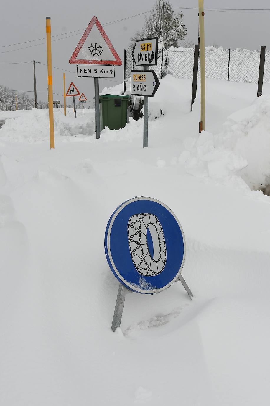 La primera nevada del otoño de 2021 cae en el norte de la península ibérica. 