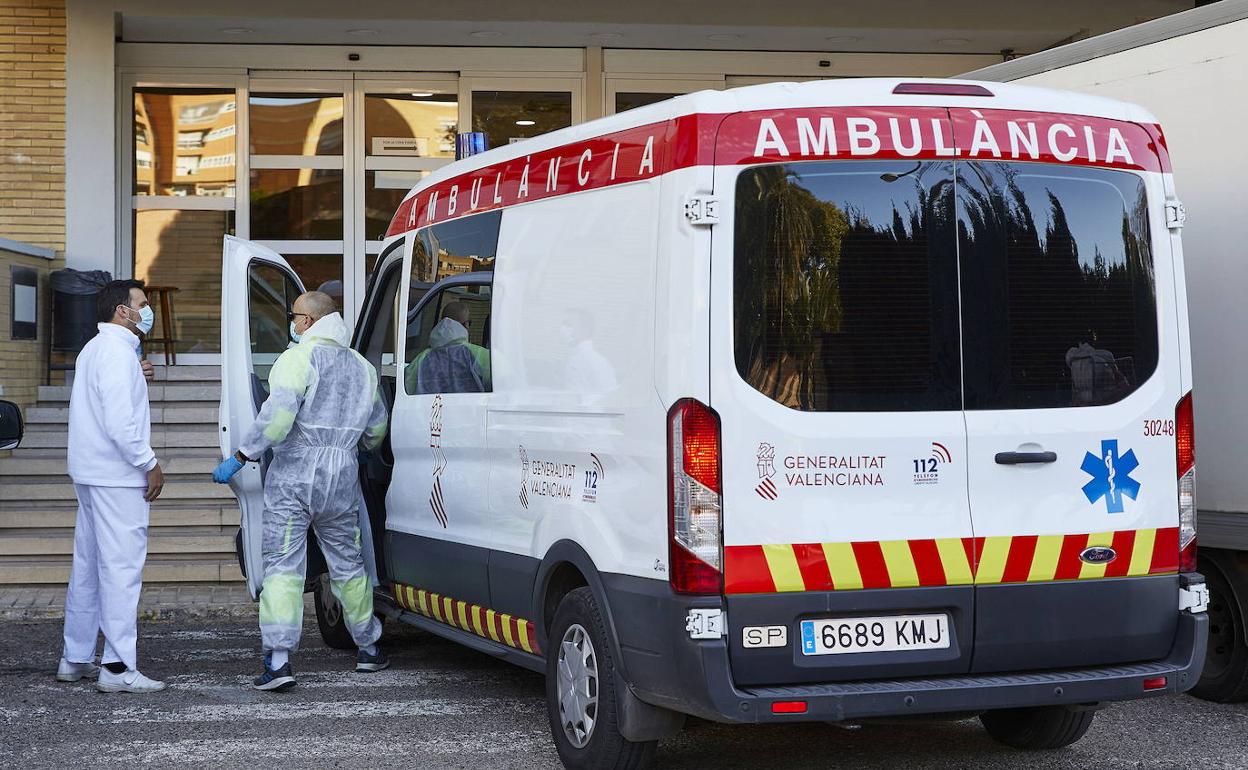 Imagen de una ambulancia en Valencia. 