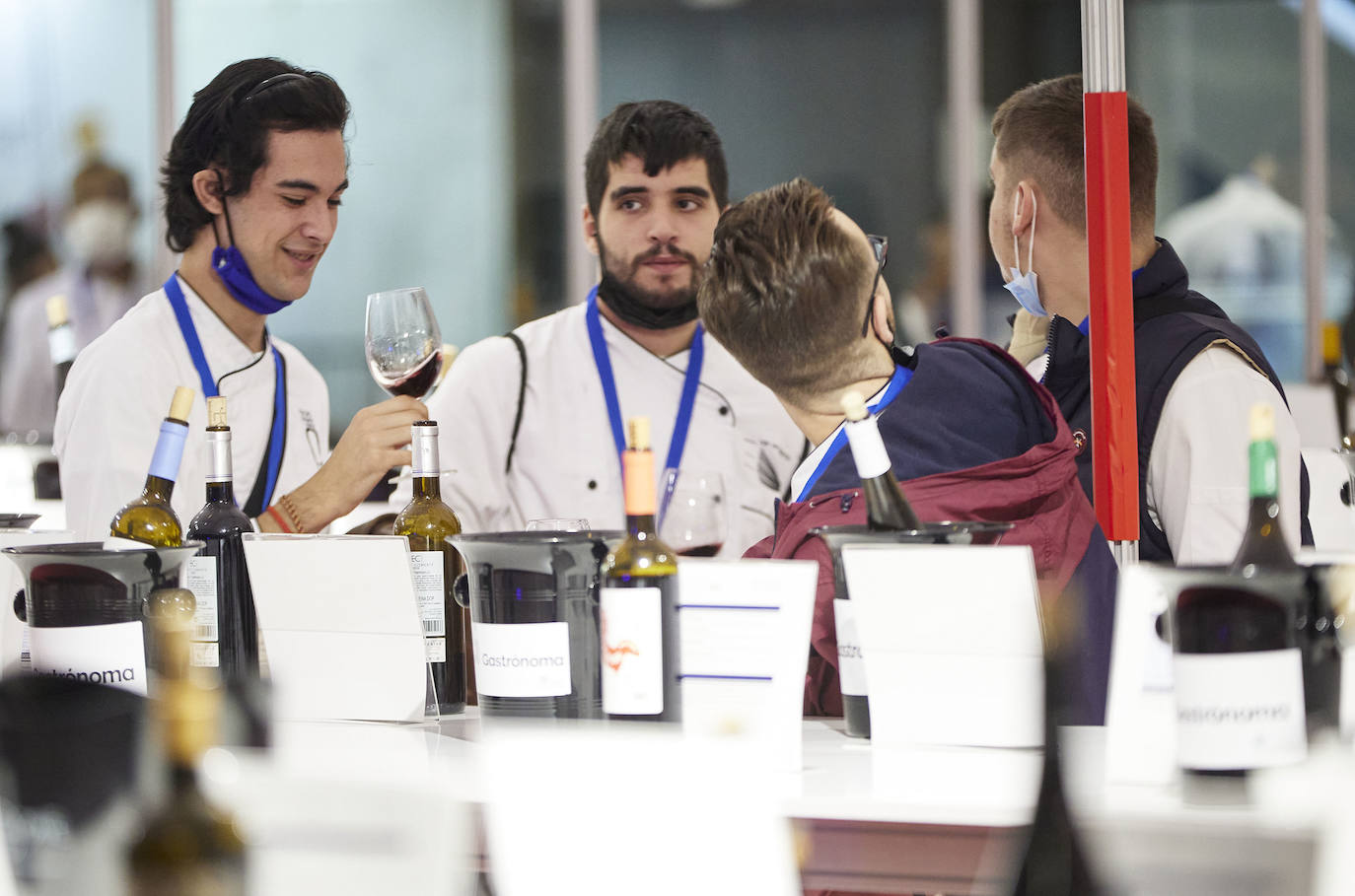 Un equipo de nueve chefs 'con estrella' de la Comunitat Valenciana, coordinados por Quique Dacosta, cocinará en gala de presentación de la Guía Michelín España y Portugal 2022, una cita que reunirá a 600 invitados en el Auditorio del Palau de Les Arts este 14 de diciembre, y que quiere celebrar el «reencuentro» con la presencialidad tras 18 meses de pandemia. Así lo han desvelado desde Michelin en el marco del Salón Mediterránea Gastrónoma, que se celebra en Feria Valencia. 