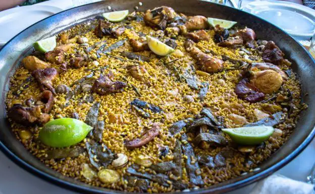 La receta de la paella valenciana y su secreto nutricional para ser icono de la dieta mediterránea