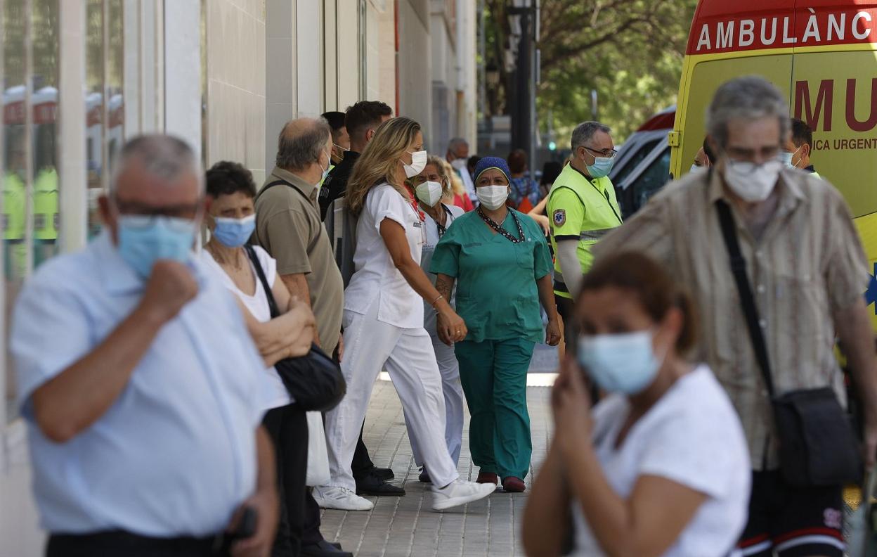 Acceso al área de Urgencias del Hospital Clínico de Valencia. jesús signes