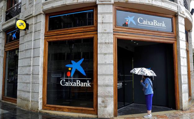 Bankia ya es historia: los nuevos clientes de CaixaBank ya pueden utilizar Bizum, hacer transferencias y sacar dinero del cajero