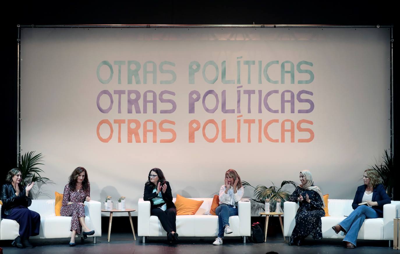 Fotos: Acto en Valencia de Yolanda Díaz, Mónica Oltra y Ada Colau