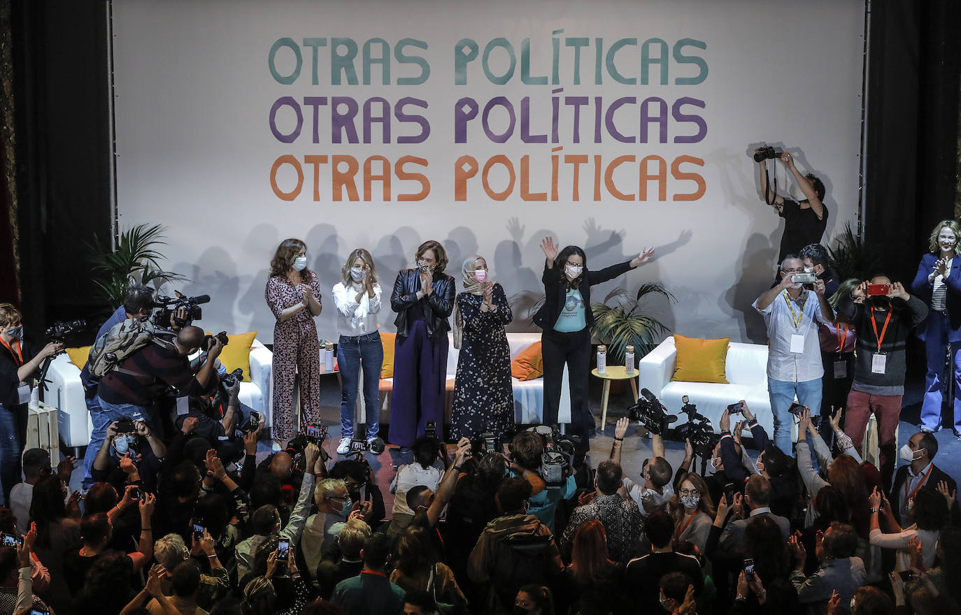 Fotos: Acto en Valencia de Yolanda Díaz, Mónica Oltra y Ada Colau