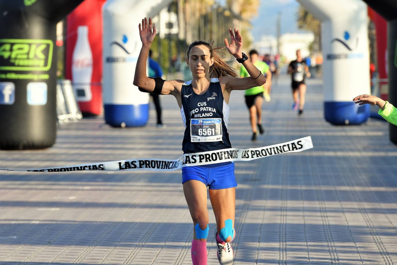 Fotos: Búscate en la meta de la 15K Valencia Abierta al mar (2)