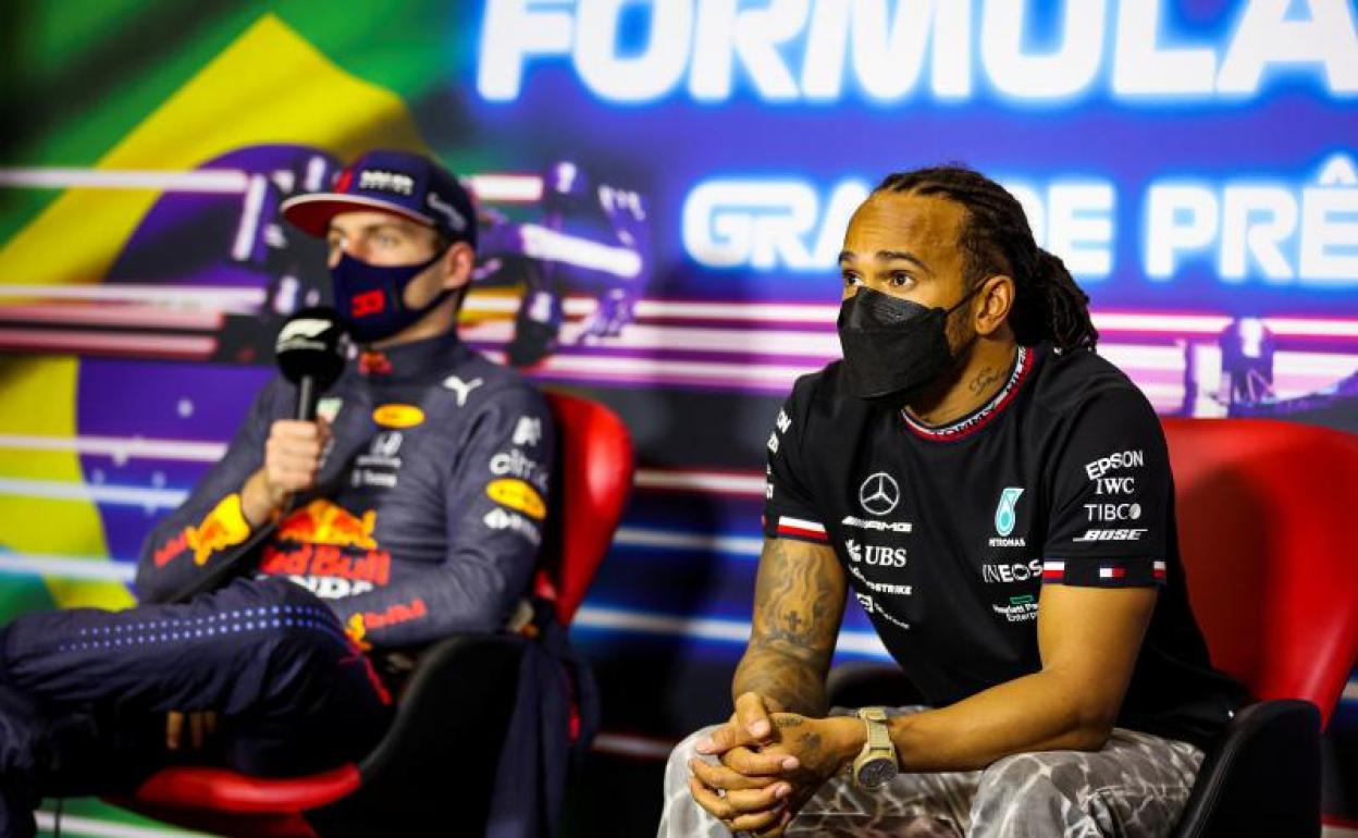 Max Verstappen y Lewis Hamilton, en el circuito de Interlagos en Brasil. 