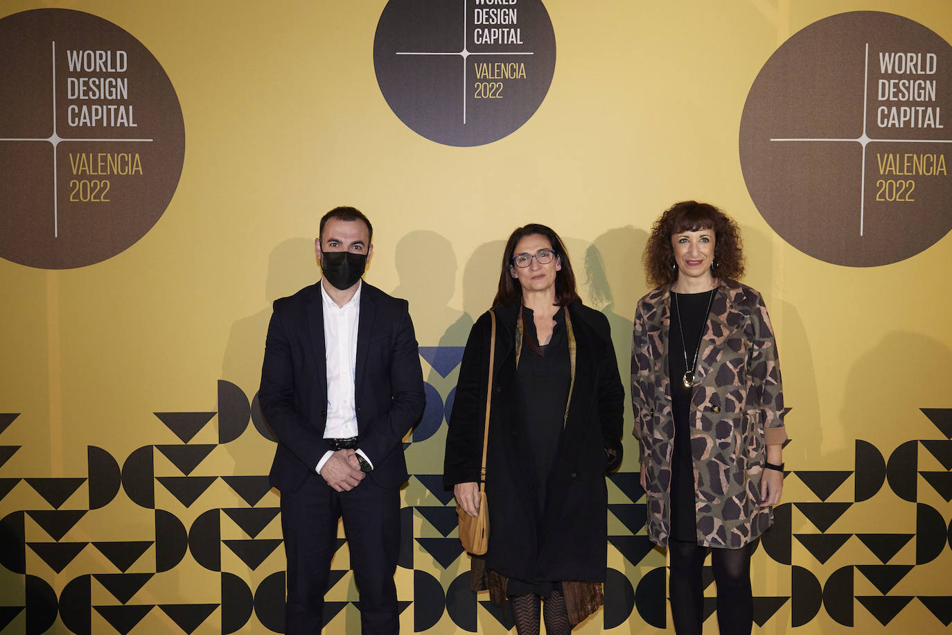 Valencia Capital del Diseño ya es una realidad. La gala de presentación del programa que ha tenido lugar este martes por la noche en Les Arts celebra la puesta en marcha de la iniciativa, financiada por el Ayuntamiento, la Generalitat y la Diputación. Al evento han acudido Bertrand Derome, director general de la Organización Mundial del Diseño y autoridades como el presidente Ximo Puig; el presidente de la Diputación de Valencia, Toni Gaspar y el alcalde de Valencia, Joan Ribó.