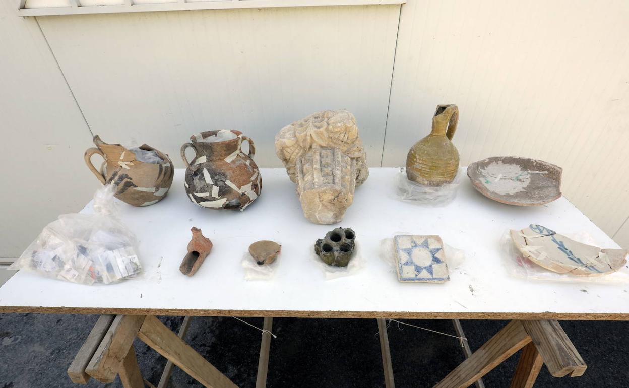 Restos arqueológicos encontrados en la plaza de la Reina.