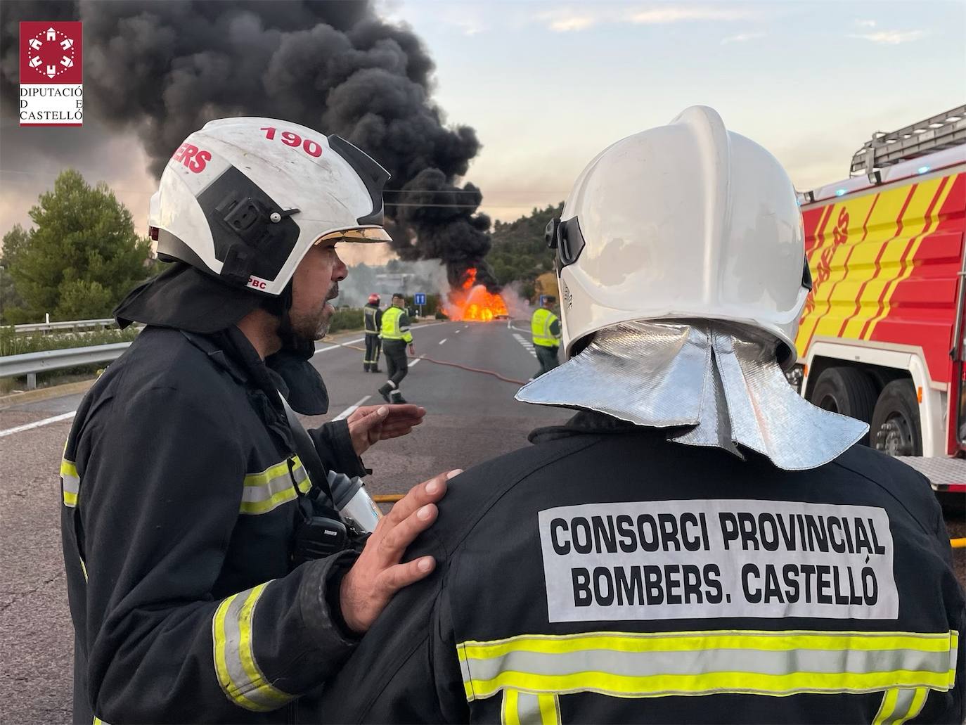 Bomberos en el incendio en Castellón