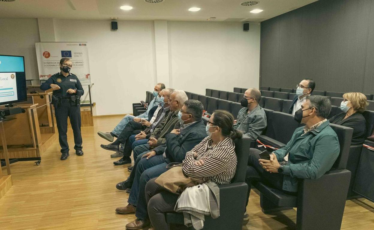 La reunión de la Policía Local con representantes del sector agrario. 