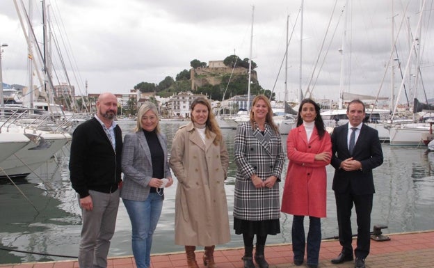 Representantes de Ciudadanos en Les Corts en el puerto dianense junto a ediles de la ciudad y de Ondara. 