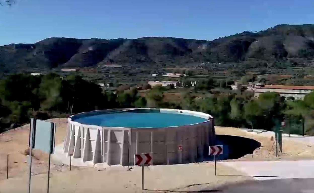 Depósito construido en Pinet  para la prevención de incendios forestales como el de Llutxent. 