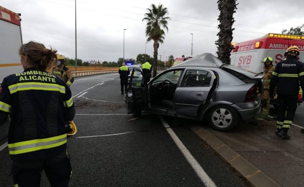 Escena del accidente que ha tenido lugar este jueves en la CV-821. 