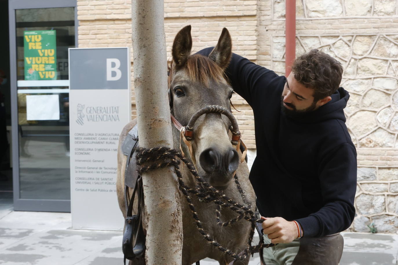 Rubén Llata, el ganadero que pasará hambre al haber sido obligado a abandonar los terrenos de pasto en el que comen sus animales. 