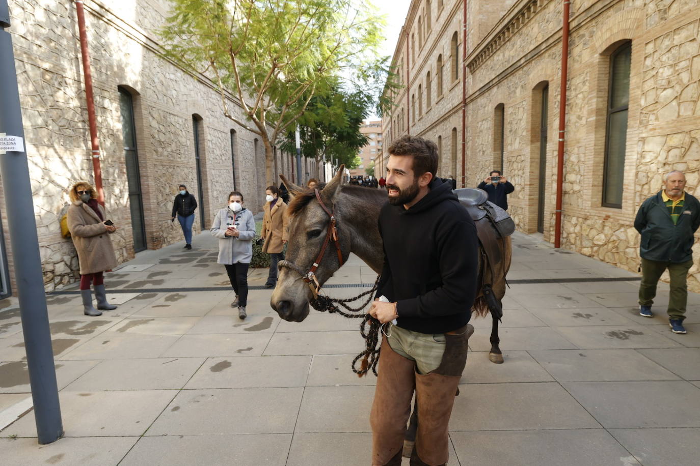 Rubén Llata, el ganadero que pasará hambre al haber sido obligado a abandonar los terrenos de pasto en el que comen sus animales. 