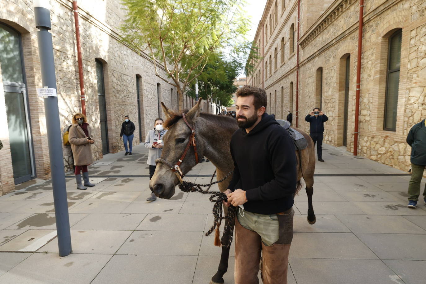 Rubén Llata, el ganadero que pasará hambre al haber sido obligado a abandonar los terrenos de pasto en el que comen sus animales. 