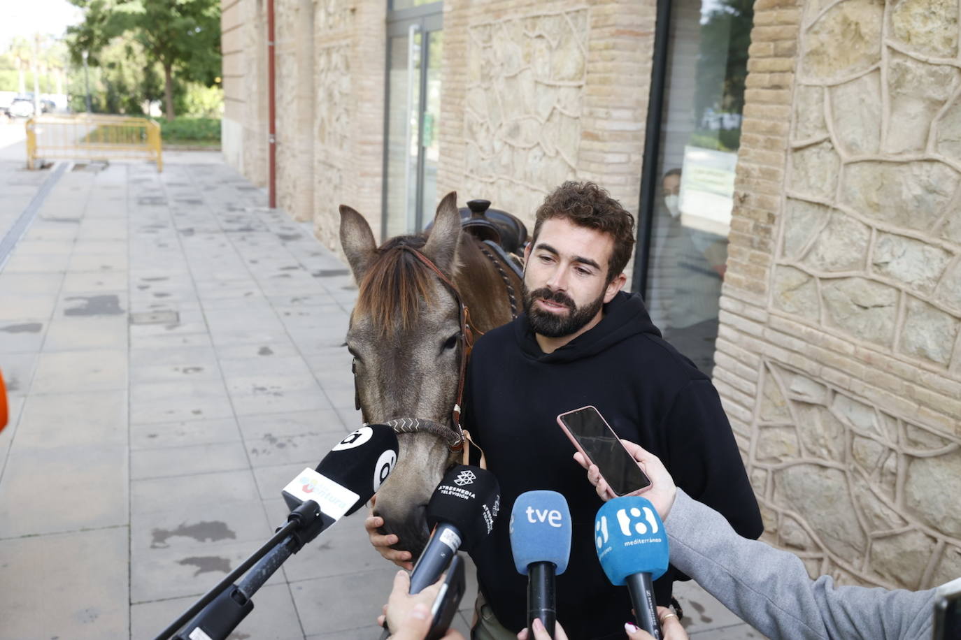 Rubén Llata, el ganadero que pasará hambre al haber sido obligado a abandonar los terrenos de pasto en el que comen sus animales. 