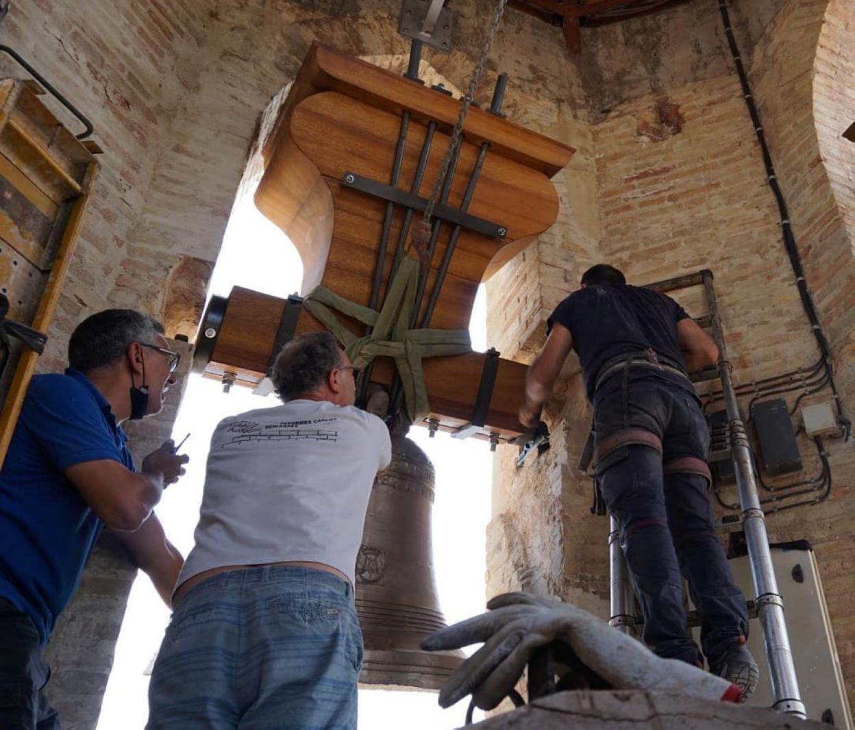 Exhibición de toques manuales en la parroquia de Beniarrés. campaners del comtat
