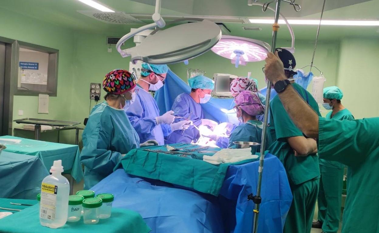 Intervención quirúrgica en el Hospital General de Alicante. 