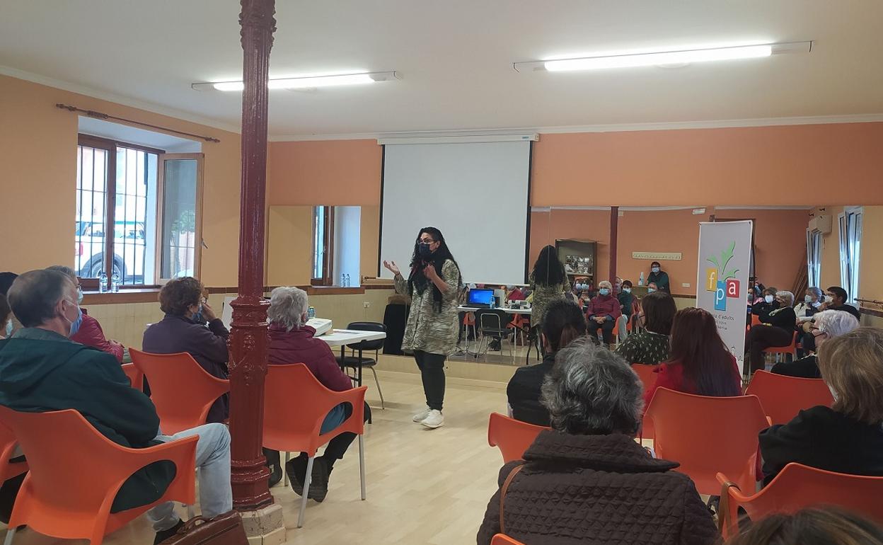 Un momento de la charla ofrecida por Silvia Agüero dentro del I Ciclo de Interseccionalidad. 