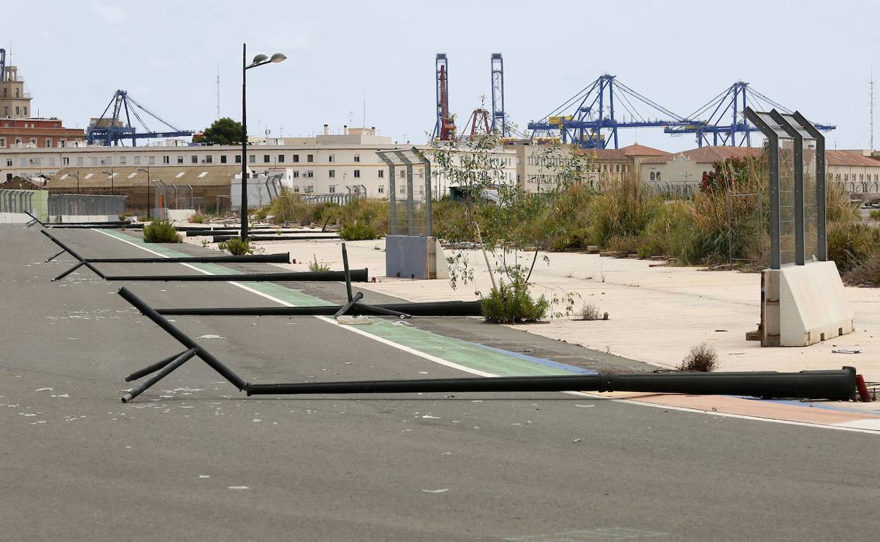 Restos del antiguo circuito de Fórmla 1 a su paso por el Grao. 