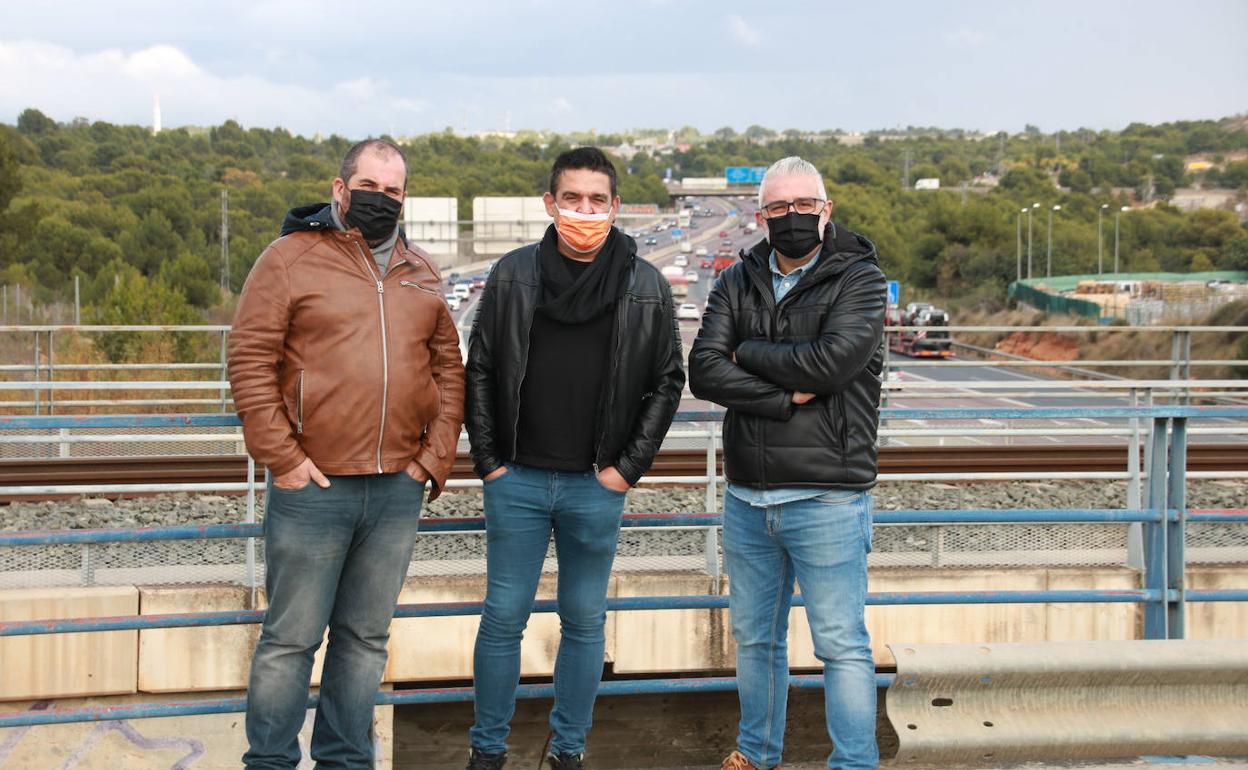 El senador, Carles Mulet, con los concejales de Paterna. 