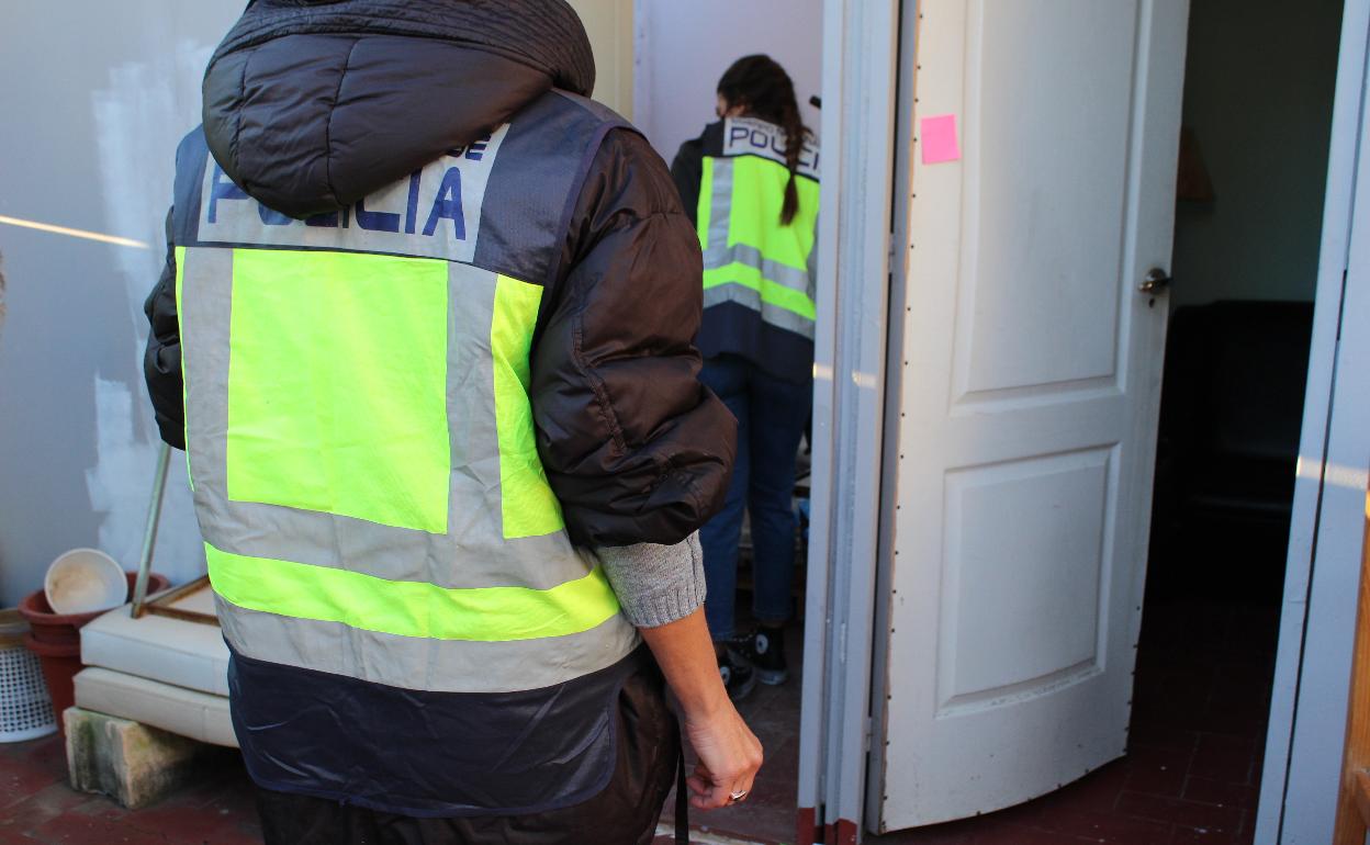 Cinco detenidos al desarticular una red que prostituía a mujeres en pisos de Gandia y Paterna