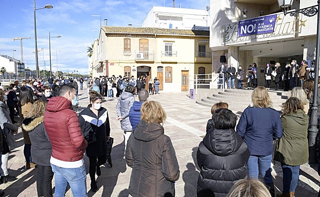 Imagen principal - La concentración en Paiporta. 